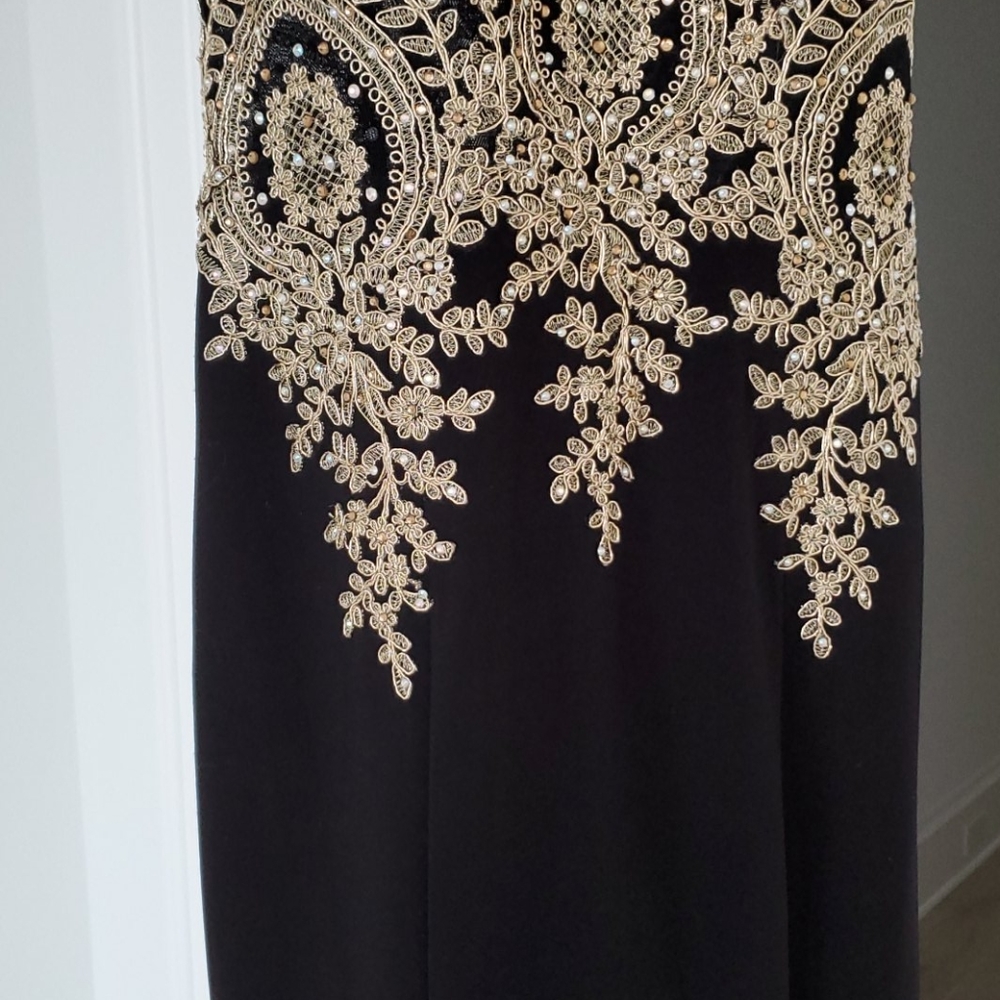 Dress - Picture 3 of 4